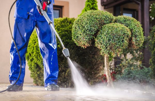 Driveway Cleaning in Lawrence