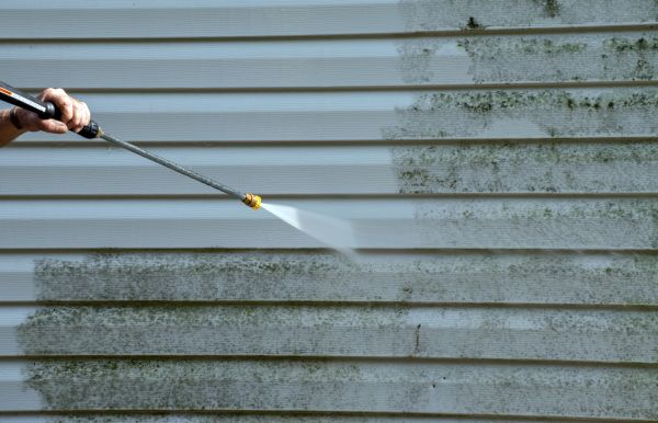 House Pressure Cleaning in Lawrence