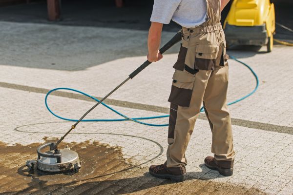 Townhouse Driveway Cleaning in Lawrence