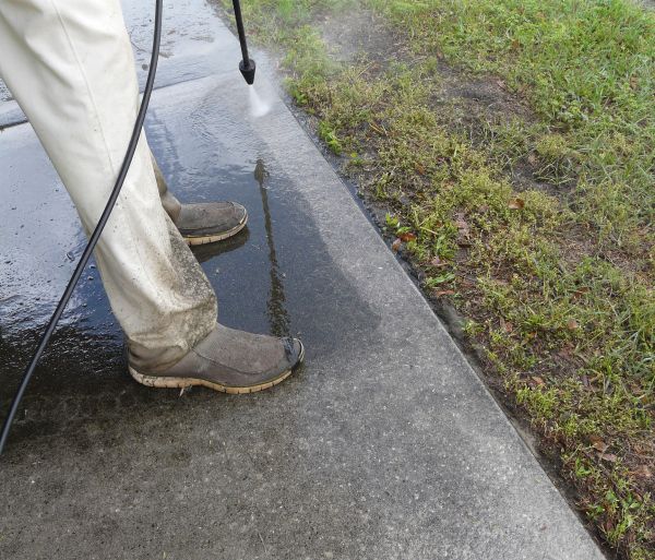 Sidewalk Concrete Cleaning in Lawrence