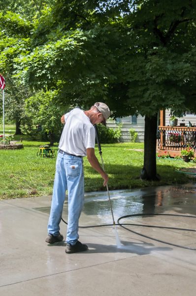 Driveway Concrete Cleaning in Lawrence