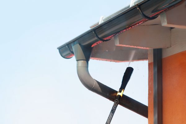 Eaves Power Washing in Lawrence